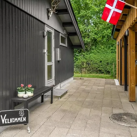 Maris - 200m From The Sea By Interhome